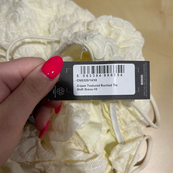 PrettyLittleThing Cream Textured Ruched Tie Shift Dress NWT - Picture 6 of 6